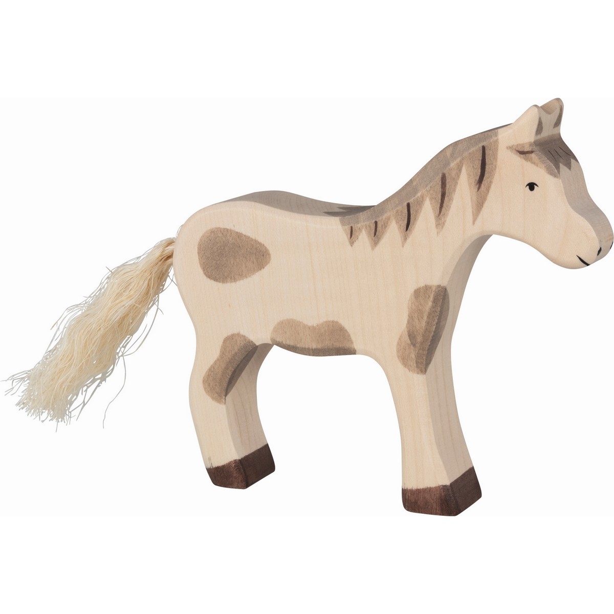 Cavallo pomellato in piedi